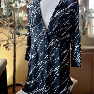 White House Black Market Black and White 100% Silk Button Down Shirt Medium